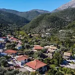 Krinos 2 דירה Charadhiatika